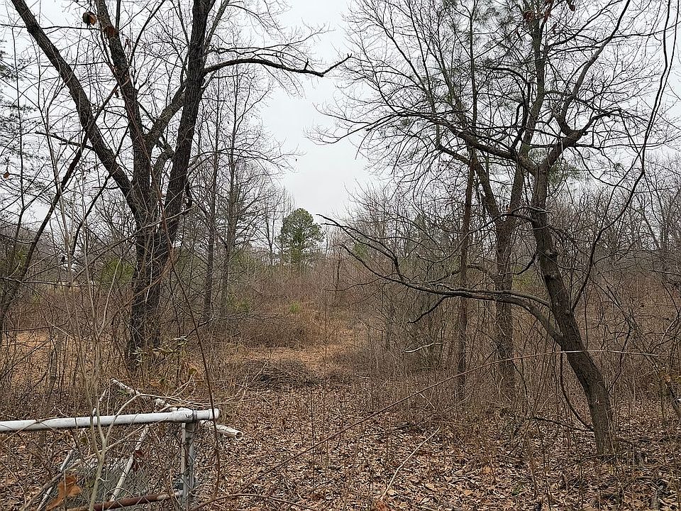 2nd image of 2660 Biggs Rd