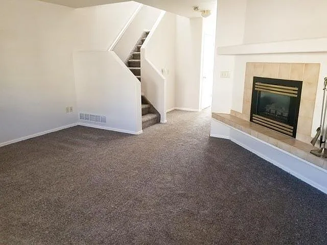 3 bed, 2.5 bath, 1728 sqft, $2,000 — Photo 3