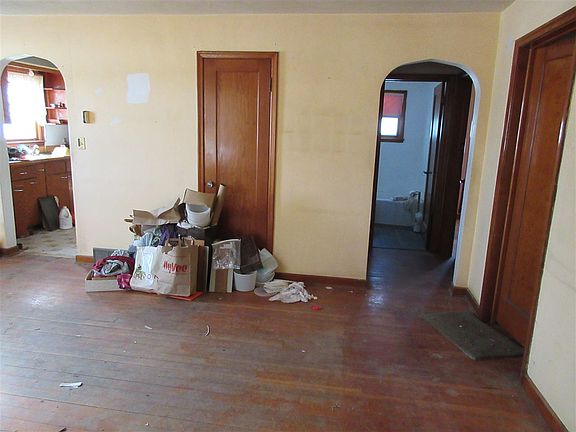 4th image of 903 Peninah St