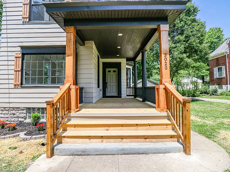 3020 Daytona Ave — Photo 2
