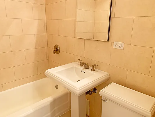 Rented by Stonehenge NYC LLC | media 104