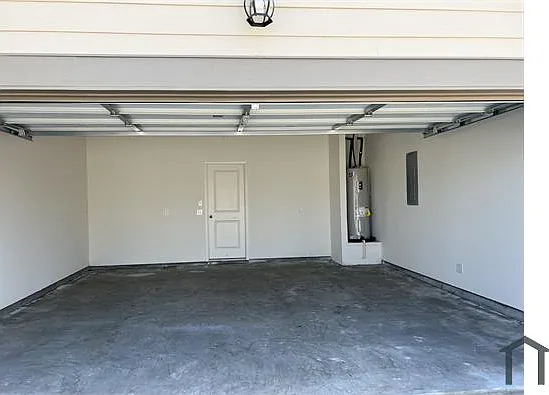 1073 Long Bay Ct — Photo 2