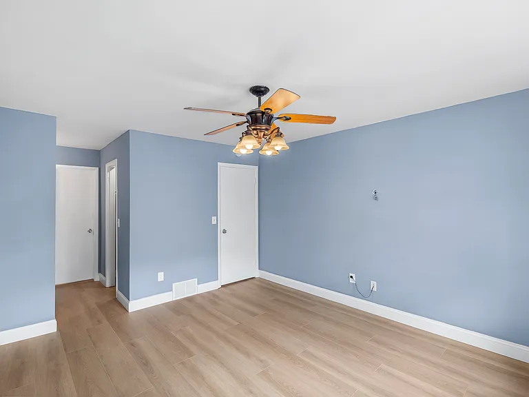 22 Lexington Dr — Photo 19