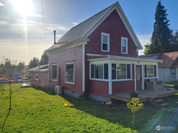 703 Barnhart Street, Raymond, WA 98577