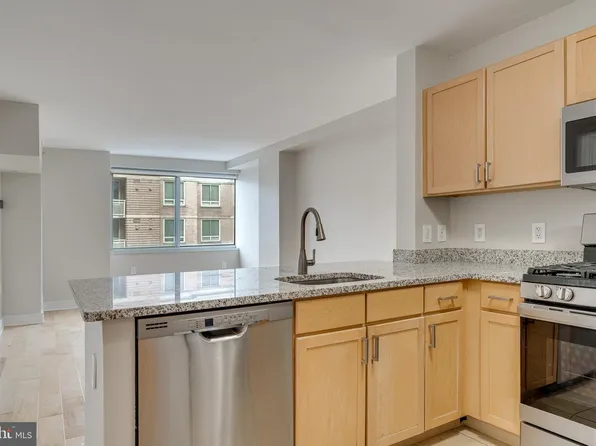 800 4th St SW APT S418, Washington, DC 20024