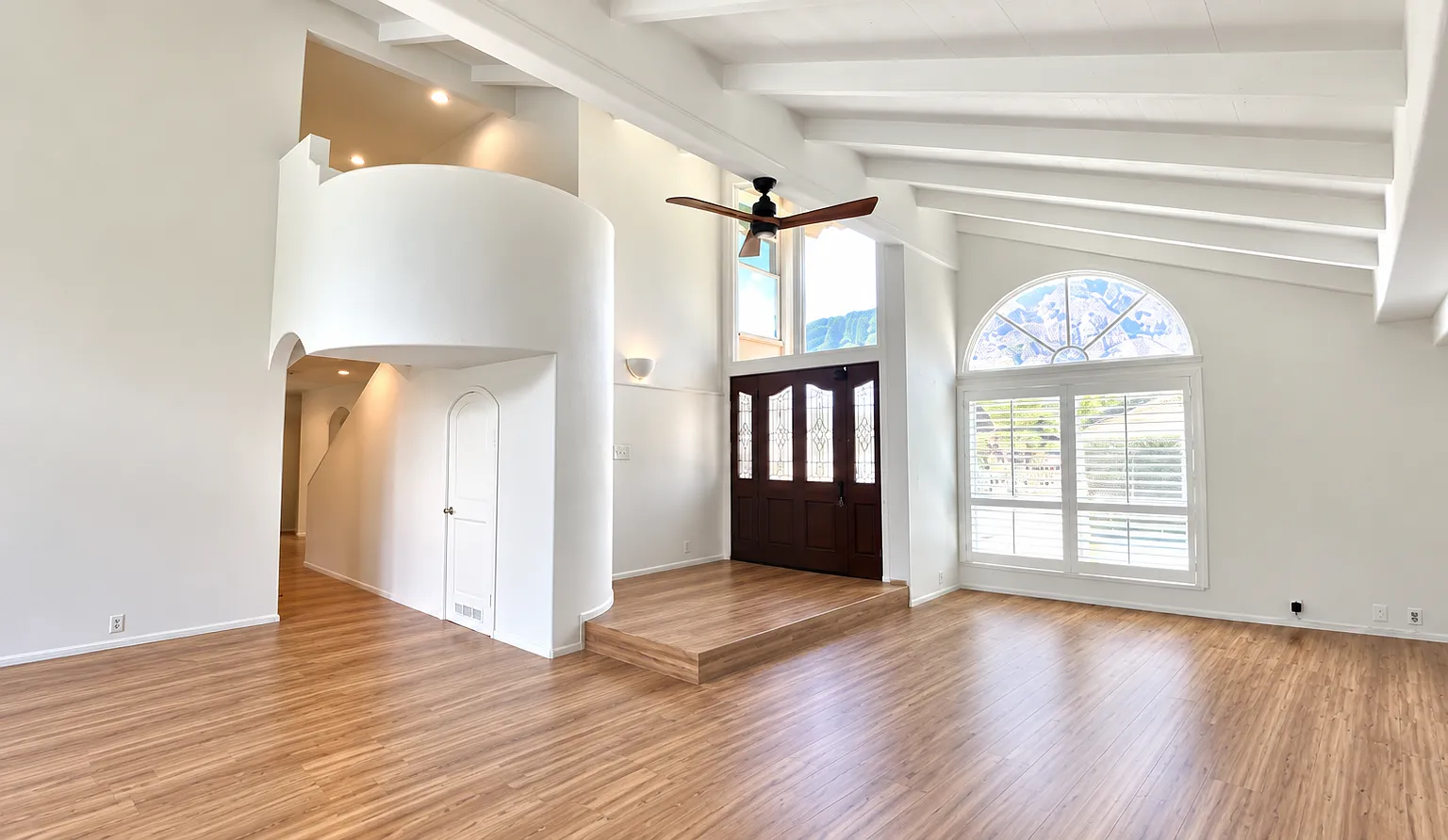 4 bed, 2200 sqft, $6,250 — Photo 2