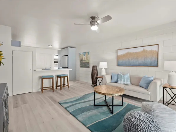 1210 Hooli Cir, Pearl City, HI 96782