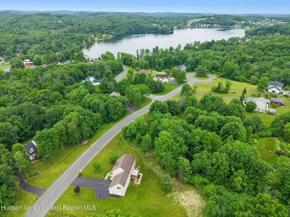 9 Thomas Drive, Wynantskill, NY 12198