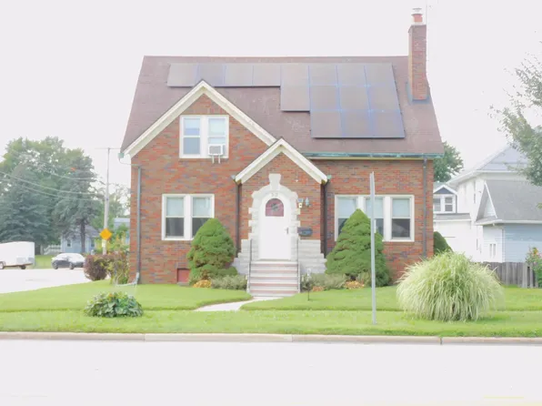 312 N Franklin St, Manchester, IA 52057