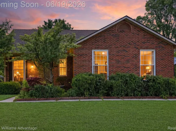 24438 Cote Dnel Dr, Farmington Hills, MI 48336