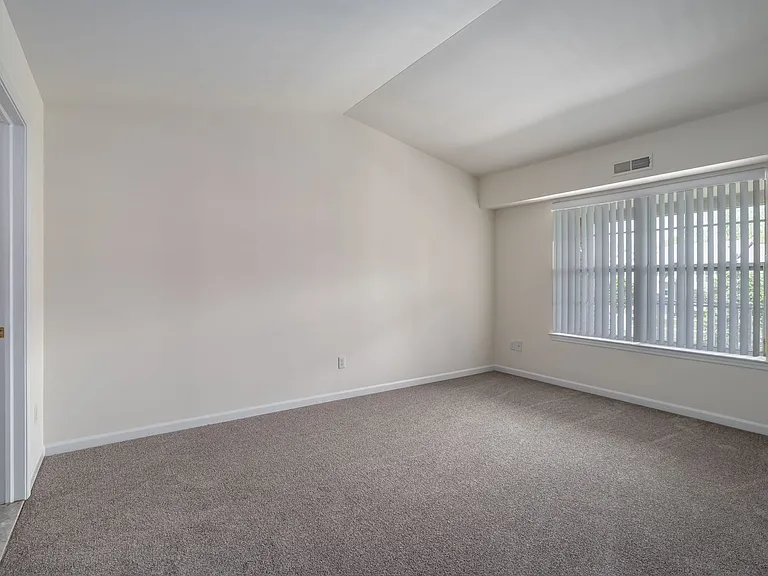 Ashford Apartments — Photo 52