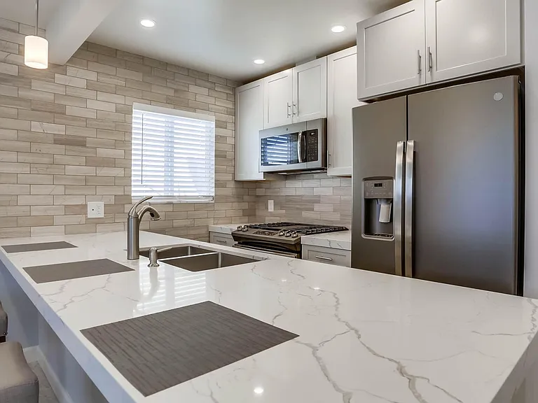 126 W Canada #C — Photo 10