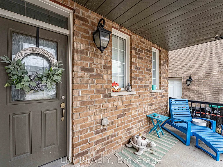82 Nathan Cres — Photo 12