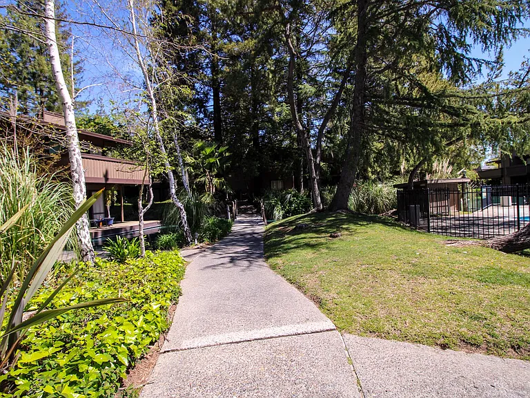 2408 Larkspur Ln #247 — Photo 27