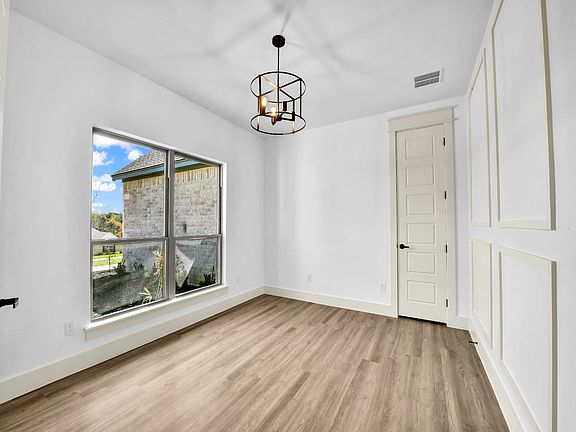 4th image of 10016 Valley Oak Way