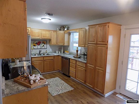 5th image of 359 Big Horn St