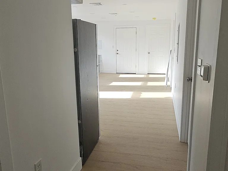 535 Washington St #3 — Photo 8