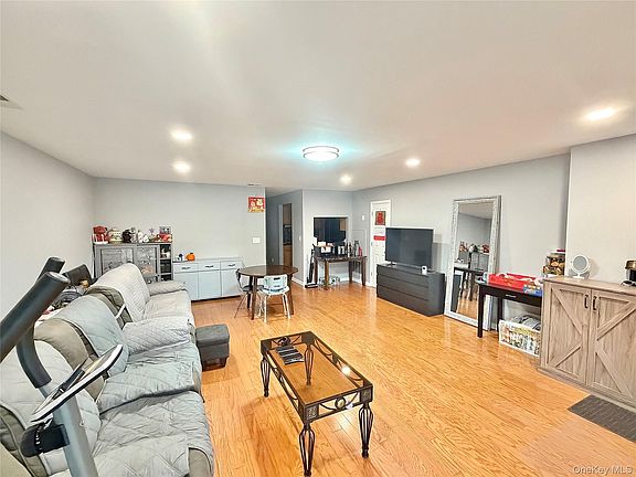 2nd image of 3-31 Endeavor Place #B