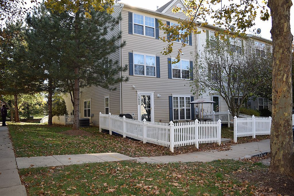 13800 Crosstie Dr, Germantown, MD 20874 | Zillow