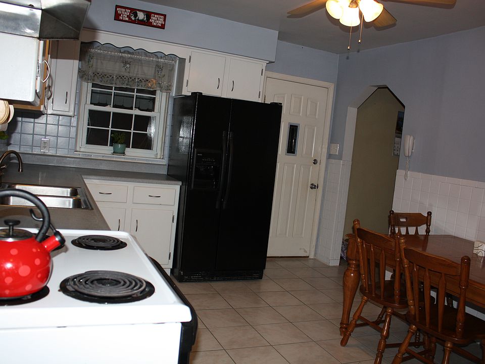 Eat in kitchen.
