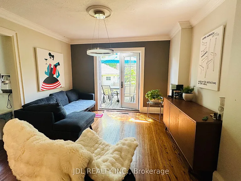 301 Old Orchard Grv — Photo 4