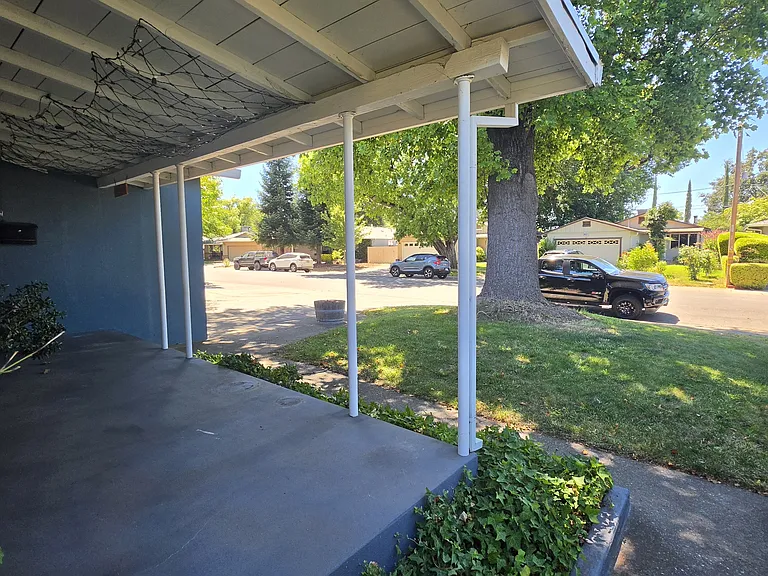 888 Glenn St — Photo 8