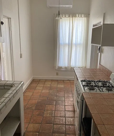 917 N Hoff Ave — Photo 11
