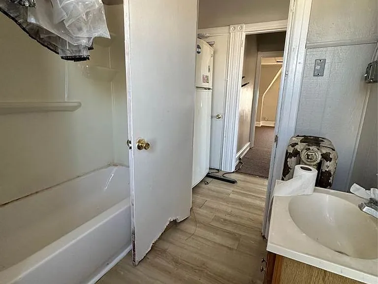 111 E Wyoming Ave — Photo 13