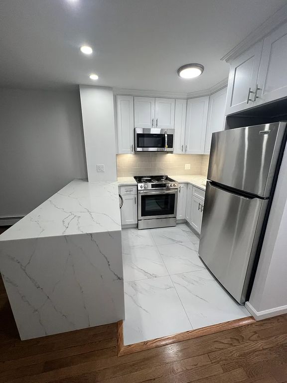 3 BR in Astoria
