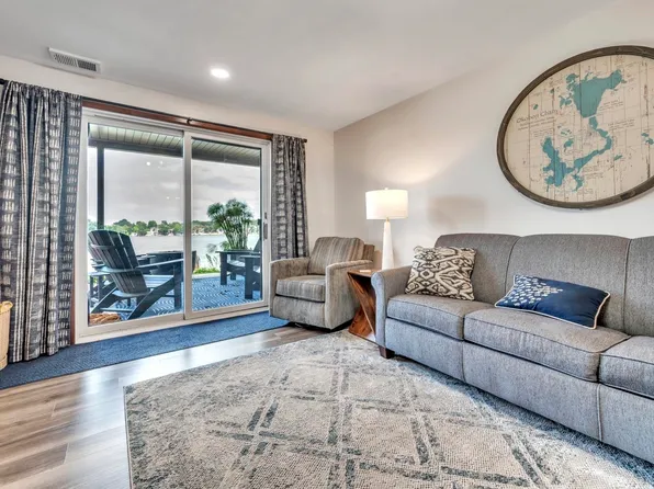 101 19th St Unit 404, Spirit Lake, IA 51360