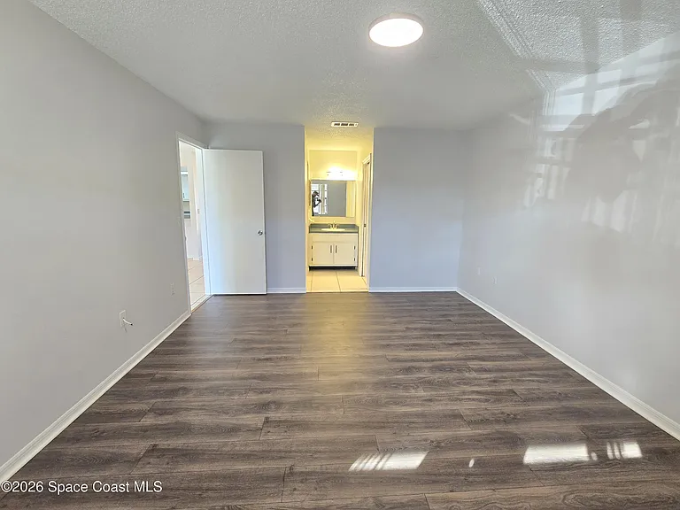 1037 Ellen Ct #1037 — Photo 8