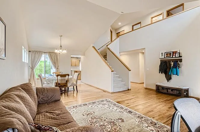 1519 Hemlock Ct — Photo 3