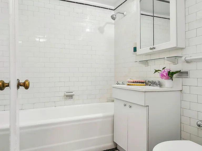 200 W 16th St #5K — Photo 3