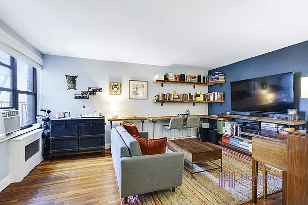 Sold by Horowitz Real Estate | media 7