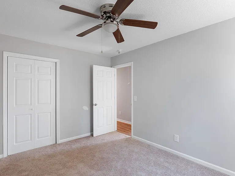 102 Burdock Cir — Photo 2