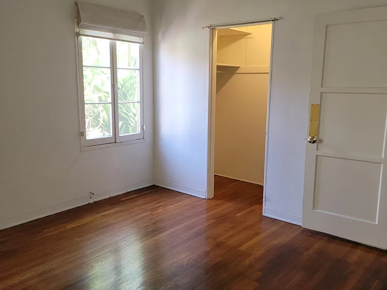 1043 S Orange Grove Ave — Photo 12