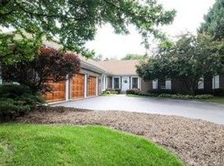 104 Fallstone Dr, Lake Forest, IL 60045