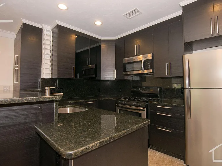 1616 Beacon St #3 — Photo 9