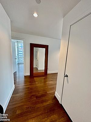 5th image of 250 E 53rd St APT 2202