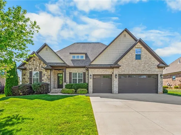 145 Winged Foot Ct, Winston Salem, NC 27107