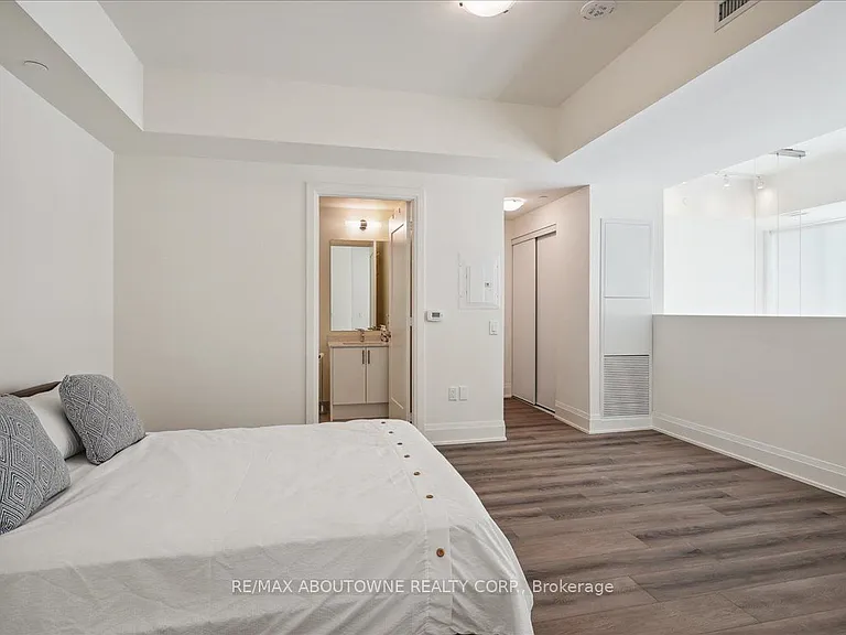 509 Dundas St W #103 — Photo 13