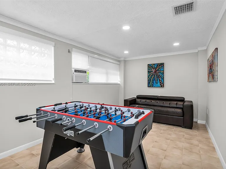 21320 NE 25th Ct — Photo 26