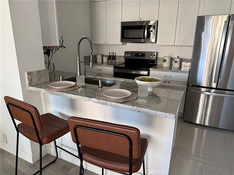 10535 Wilshire Blvd #612 — Photo 3