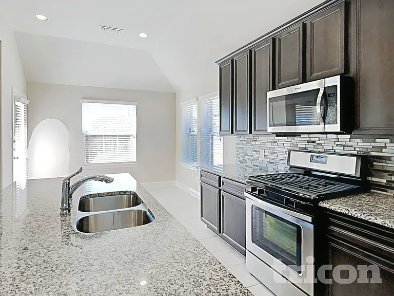 513 Alice Ln — Photo 6