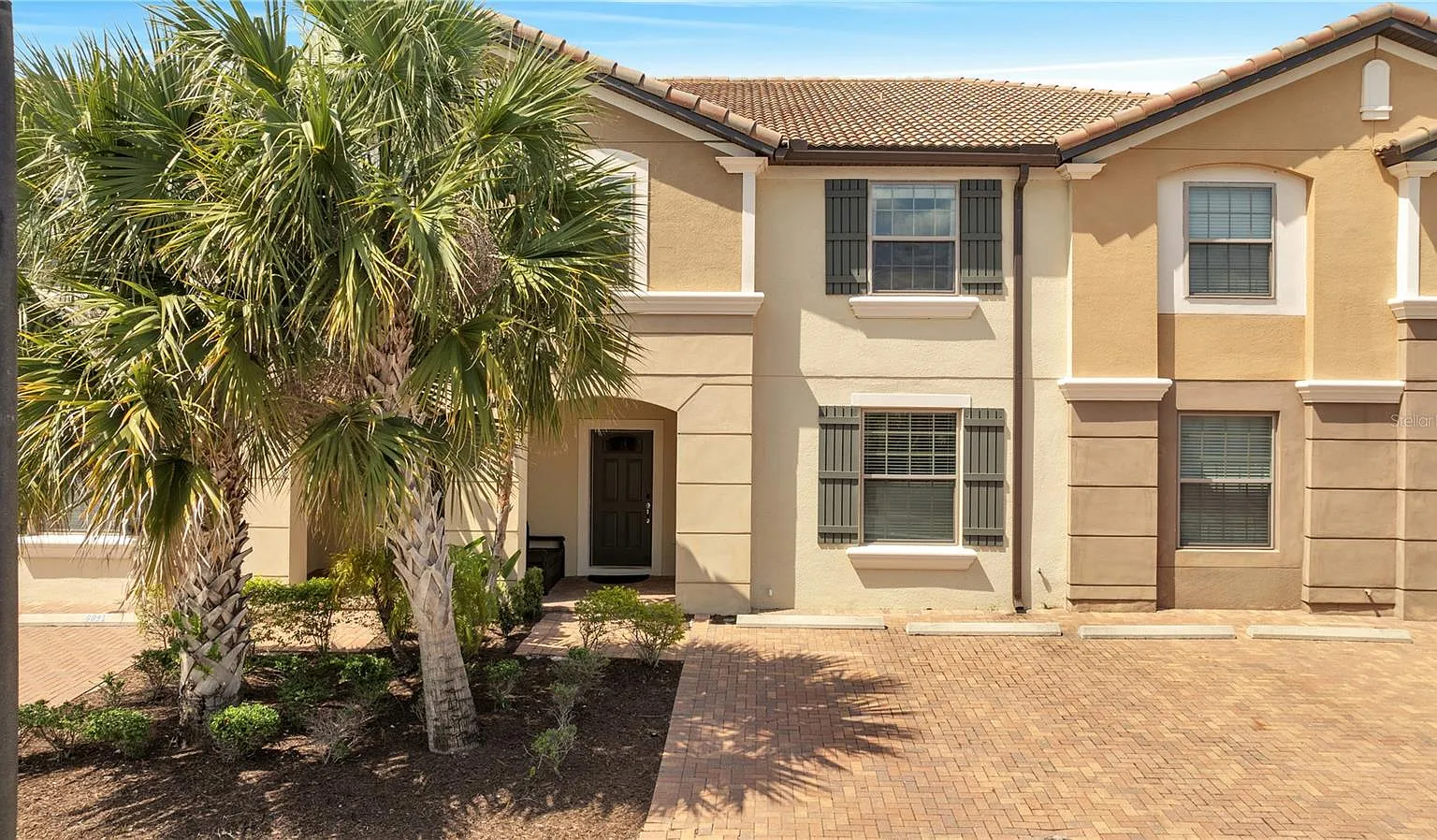 5 bed, 4.5 bath, 2263 sqft, $3,000 — Photo 2