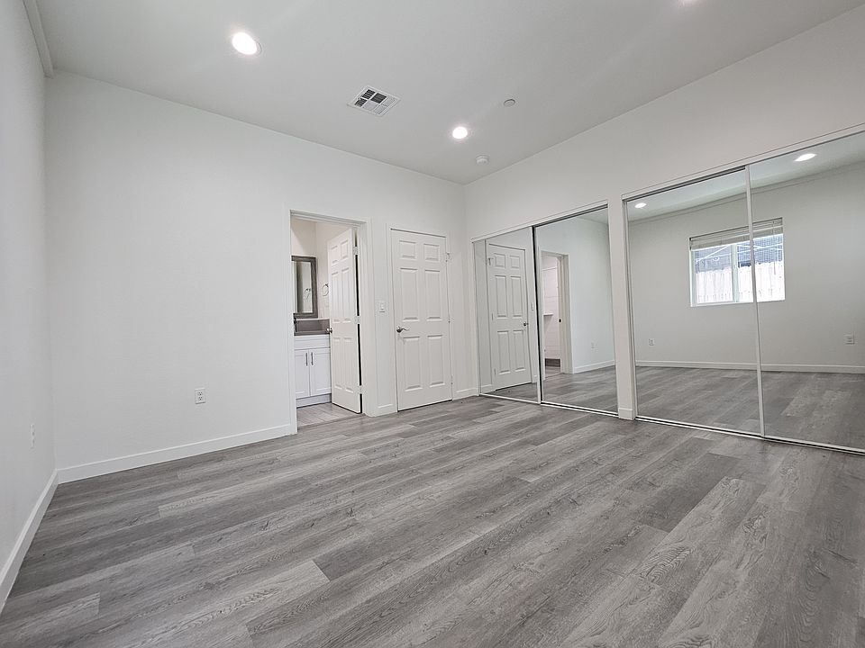 1st image of 615 W 41st Pl #2
