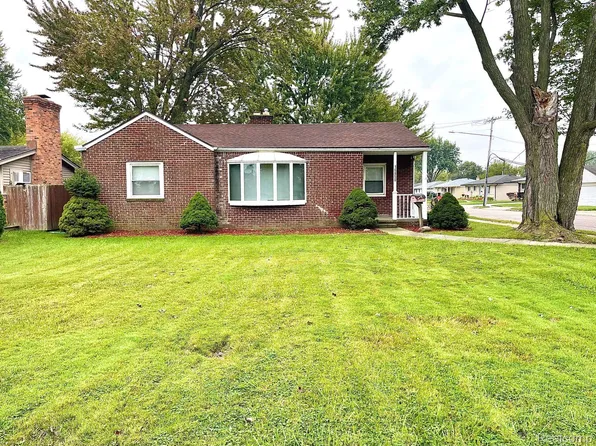 16850 Martin Rd, Roseville, MI 48066