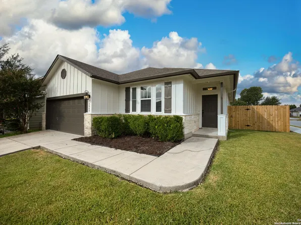 3949 Whisper Pt, Schertz, TX 78108
