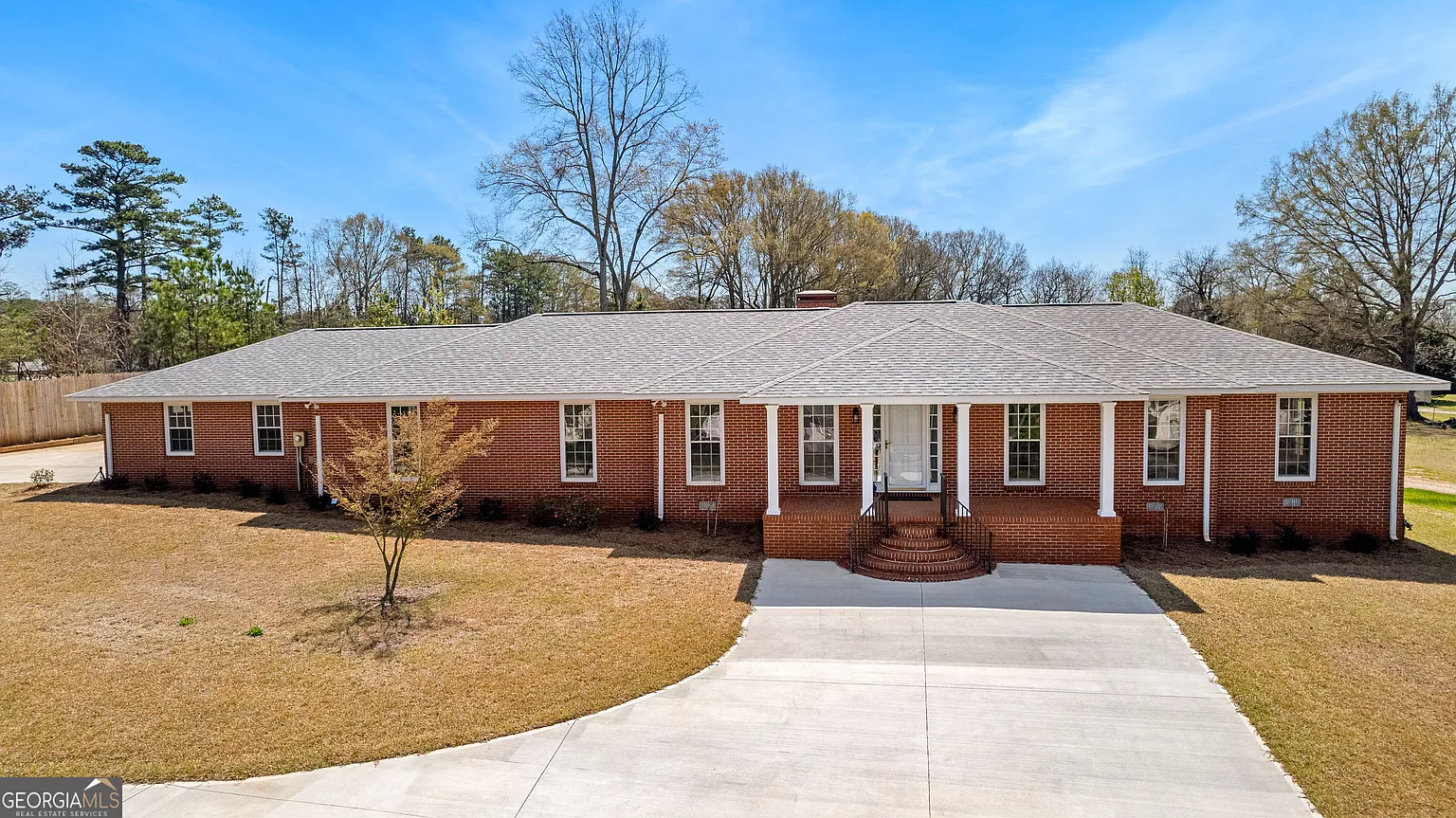 1570 W Poplar St photo 1