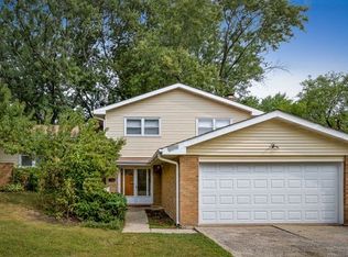 706 69th St, Darien, IL 60561